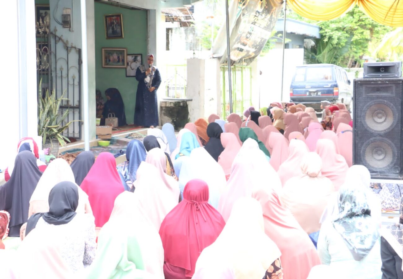 Ikuti Tahlil Dan Yasin Bersama Jamaah Nariyah Desa Campurejo, Bu Min Ingatkan Terus Pertahankan Kebiasaan Baik Saat PPKM