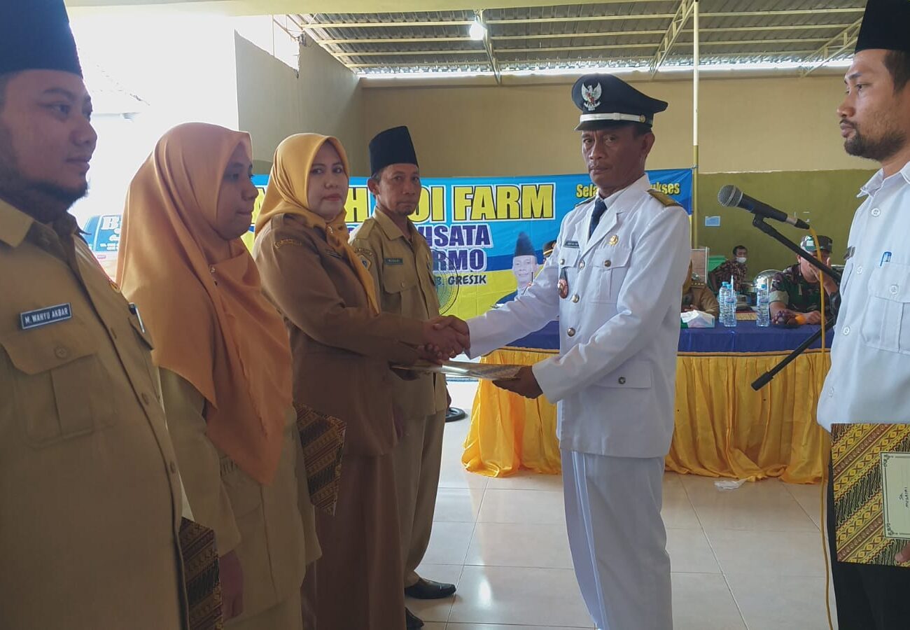 Kades Dermo Mbah Tain Lantik 4 Perangkat Desa