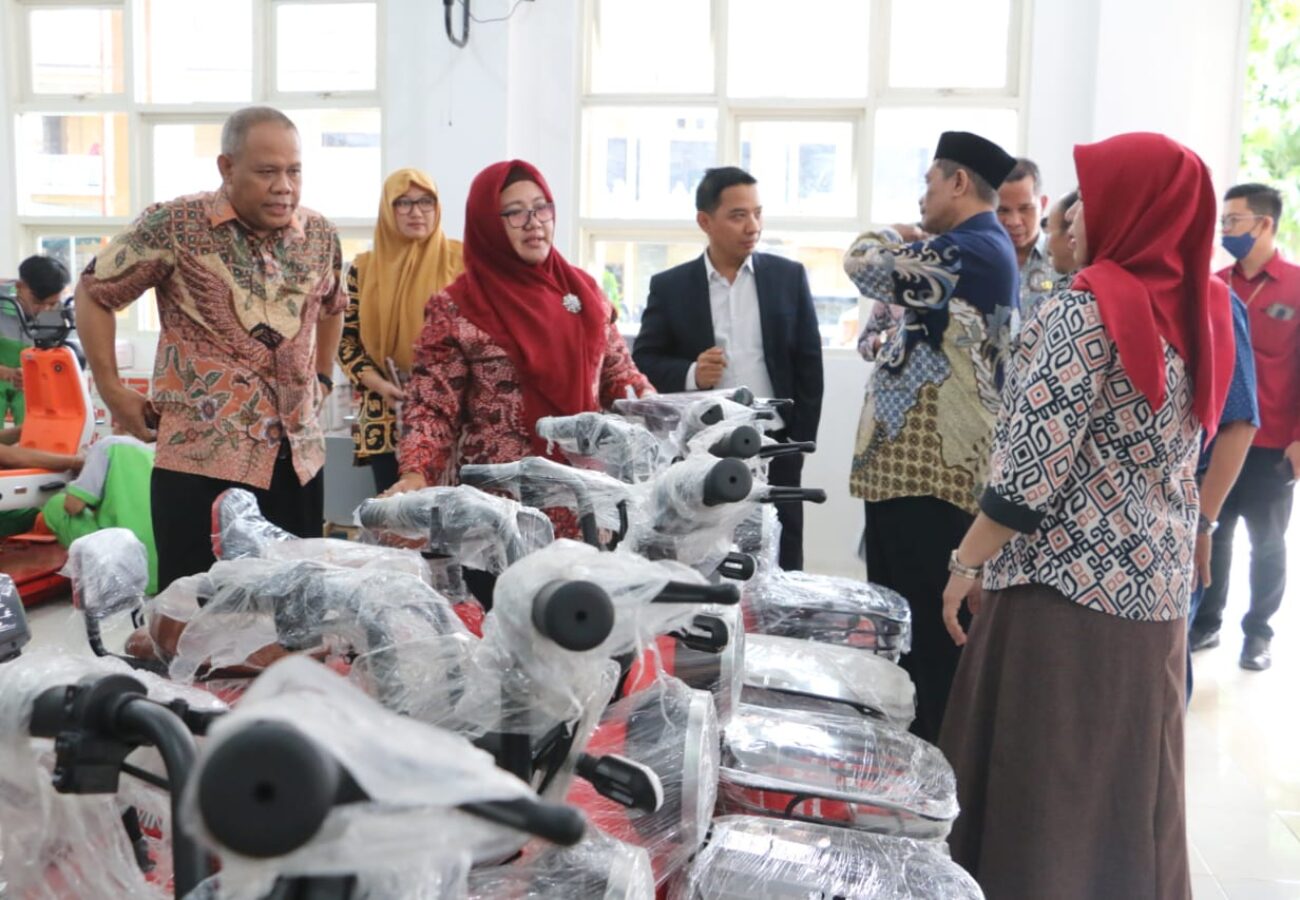 Bu Min Nyatakan Dukungan Penuh Pemkab Gresik Dalam Program Peningkatan Kualitas Siswa SMK Saat Resmikan Darussalam Bismar E-bike