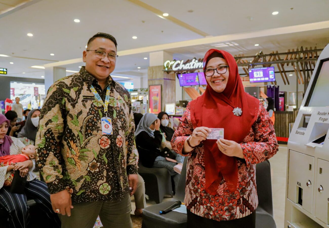 Antusiasme Masyarakat Begitu Luar Biasa, Saat Dispenduk Capil Buka Pelayanan Adminduk di Gress Mall Gresik