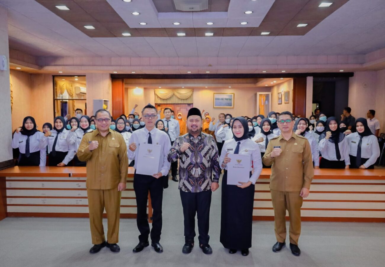 Serahkan SK PPPK Kesehatan Gresik, Gus Yani Berharap Dapat Membawa Manfaat Untuk Masyarakat Gresik