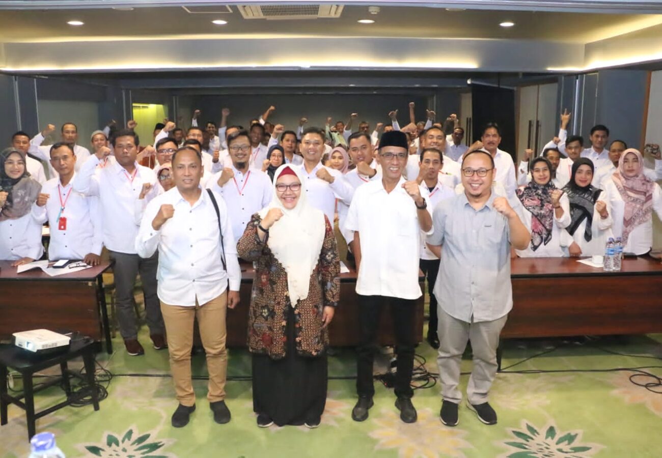 Wabup Aminatun Habibah Ingatkan Pentingnya Sinergi dan Akurasi Data Pada Bimtek Sistem Informasi Administrasi Pemerintahan Desa Kecamatan Kedamean