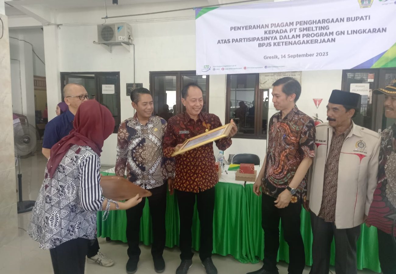 Bupati Gresik Beri Penghargaan PT Smelting atas Partisipasinya Program GN Lingkaran