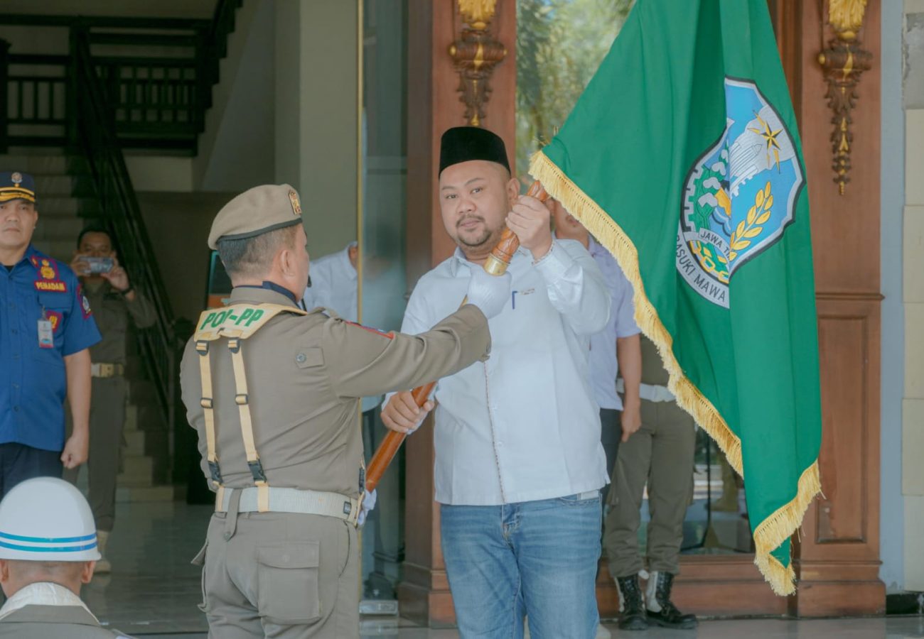 Gus Yani Sambut Kirab Pataka Jer Basuki Mawa Beya di Kabupaten Gresik