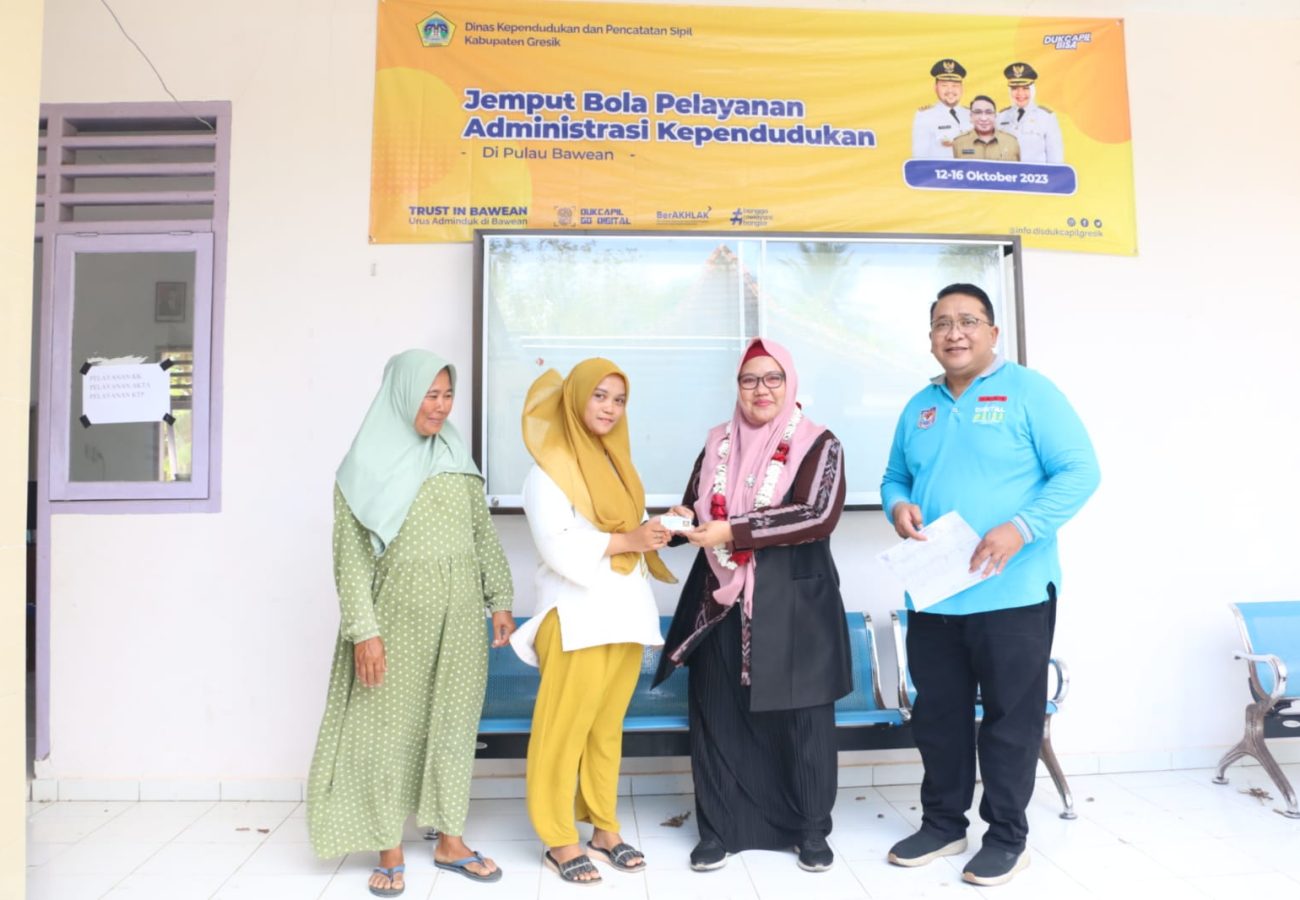 Gresik Satu Data, Dispendukcapil Kabupaten Gresik Jemput Bola Layanan Adminduk Hingga Ke Pulau Bawean