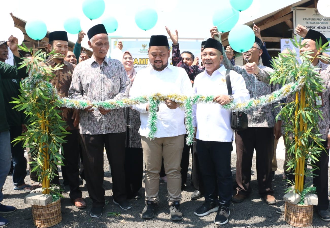 Bupati Gresik Tingkatkan Perekonomian Mustahik Melalui Ekosistem Peternakan Kampung ZCD