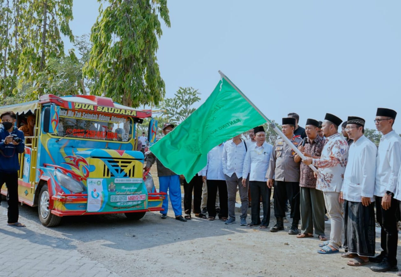 Kirab Santri Wilayah Kedamean di Ikuti Ratusan Peserta yang di Buka Langsung Gus Bupati Fandi Akhmad Yani