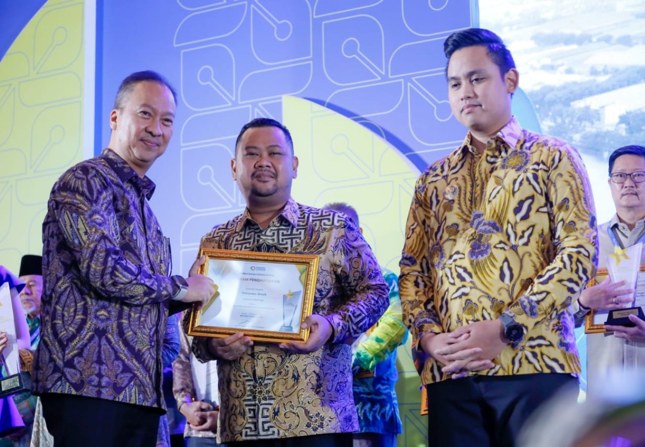 Dukung Kawasan Industri Berkelanjutan, Bupati Gresik Terima Penghargaan Dari Kementrian Perindustrian