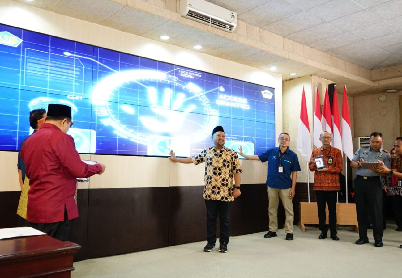 Secara Digital, Bupati Gresik Fandi Akhmad Yani Serahkan DIPA Tahun Anggaran 2024