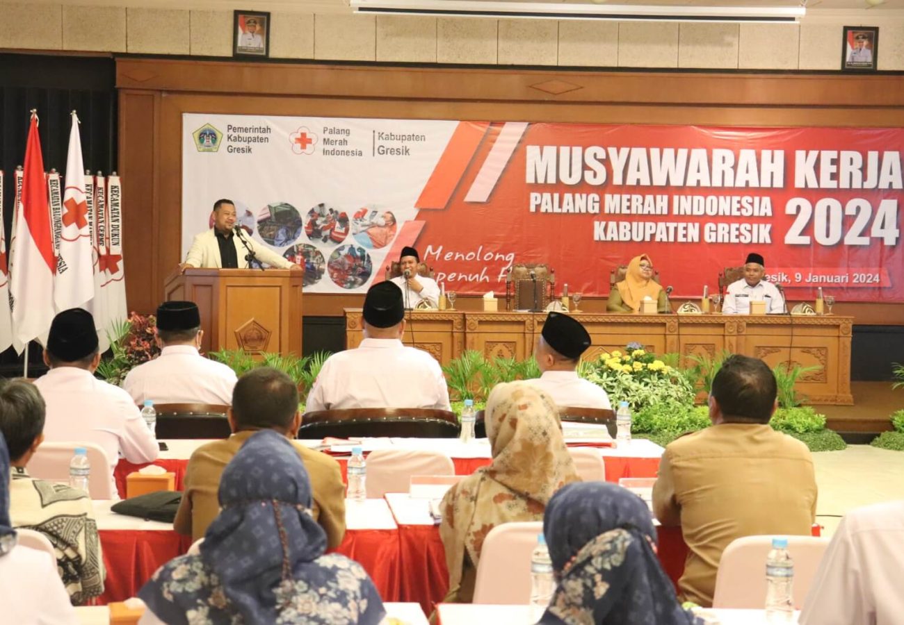 Buka Musyawarah Kerja PMI Gresik, Bupati Sebut PMI Sebagai Public Service Utama