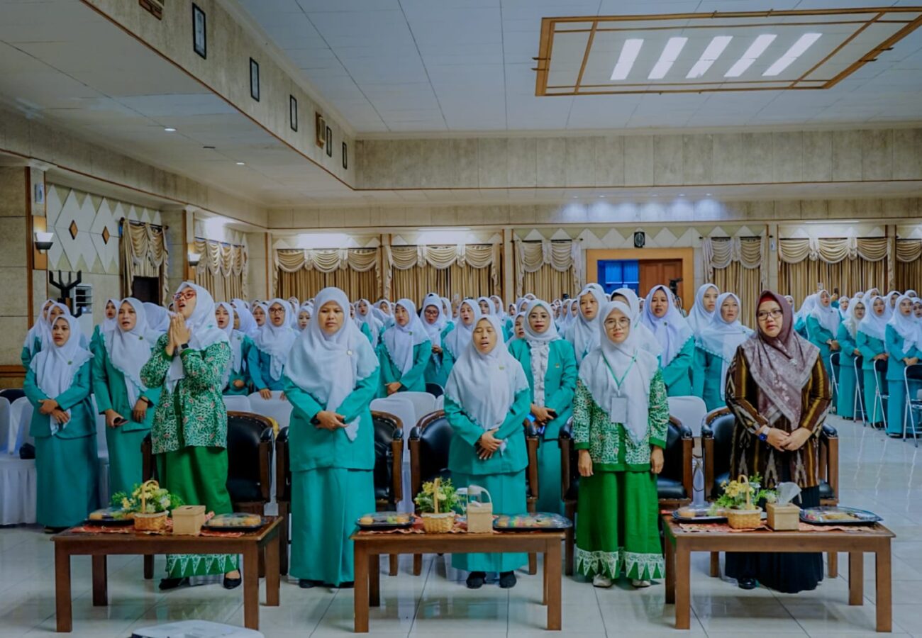 Tutup Lomba Paduan Suara Mars dan Hymne Fatayat, Wabup Gresik Bu Min : Ajang Menanamkan Nilai Juang Nahdlatul Ulama Melalui Fatayat NU