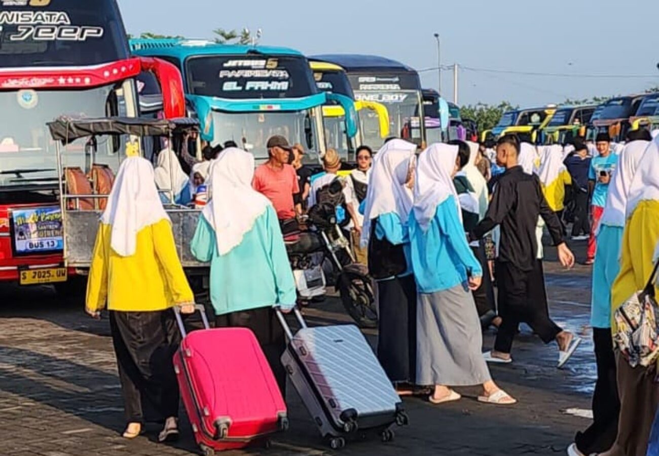 Ratusan Santri Pulang Melalui Mudik Gratis Santri Gresik 2024