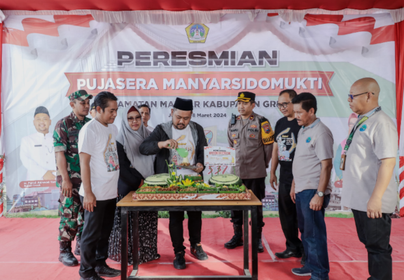 Geliatkan Ekonomi Kerakyatan, Bupati Gresik Resmikan Pujasera Manyar Sidomukti