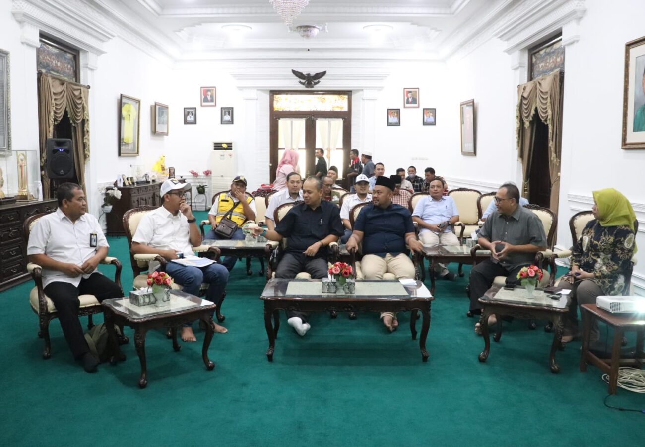 Bupati Gresik Terima Kunjungan Dirjen PUTR Terkait Rumah Dampak Gempa Bawean