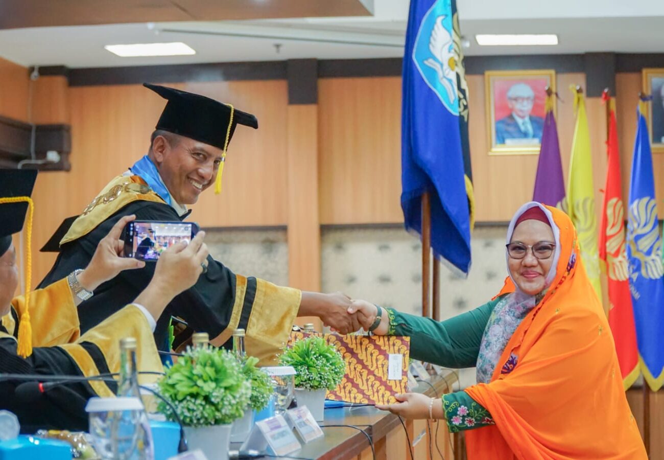 Angkat Metode Pembelajaran Alquran Bagi Tuna Rungu, Wakil Bupati Aminatun Habibah Raih Gelar Doktor dari Unesa