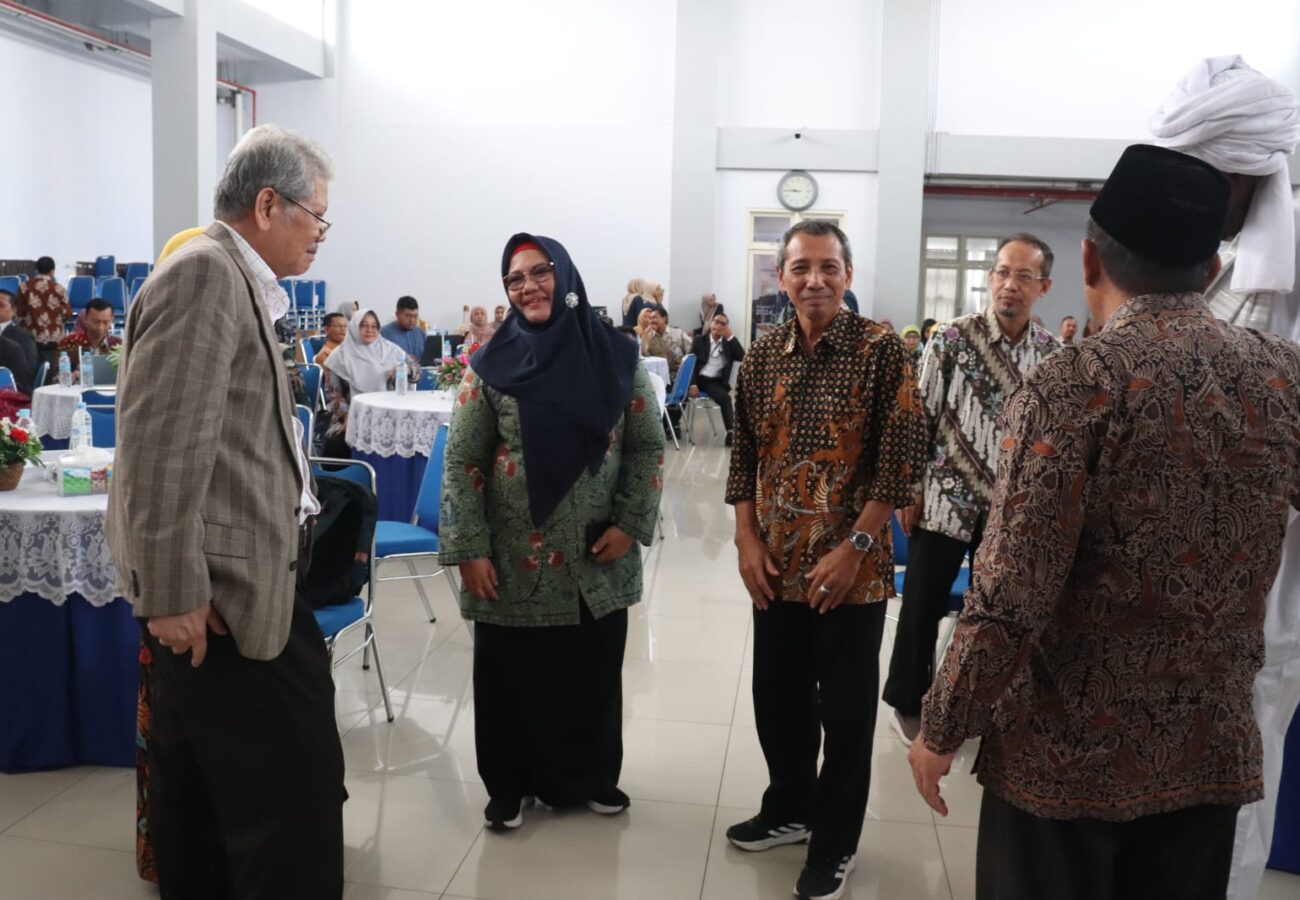 Jadi _Keynote Speaker_ Seminar di Unmuh Gresik, Wakil Bupati Aminatun Habibah Paparkan Pentingnya Ekonomi Hijau dan Halal Bagi Kabupaten Gresik