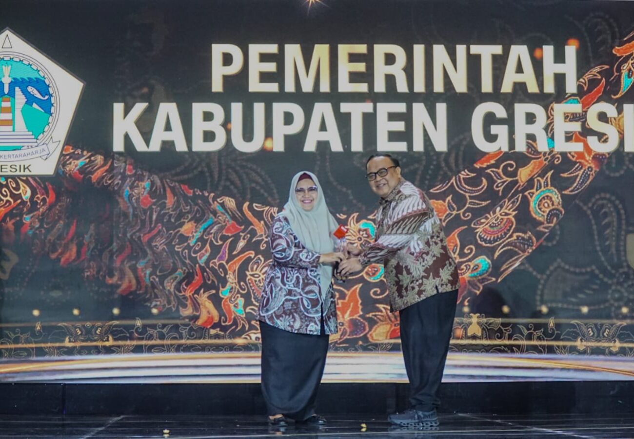 Inovasi SPBUN untuk Nelayan, Pemkab Gresik Terima Penghargaan Bergengsi di CNN Indonesia Award 2024
