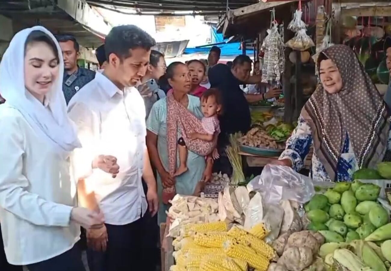 Cawagub Emil Blusukan ke Pasar Menganti Gresik, Dengarkan Keluhan Pedagang