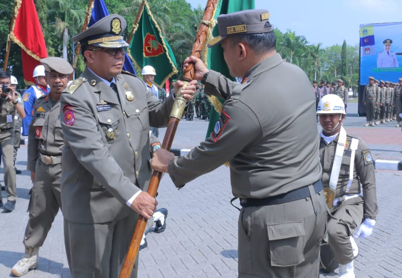 Disambut Khidmat Sekda Gresik Achmad Washil, Kirab Bendera Pataka Jer Basuki Mawa Beya Usung Tema Sigap Pilkada Damai