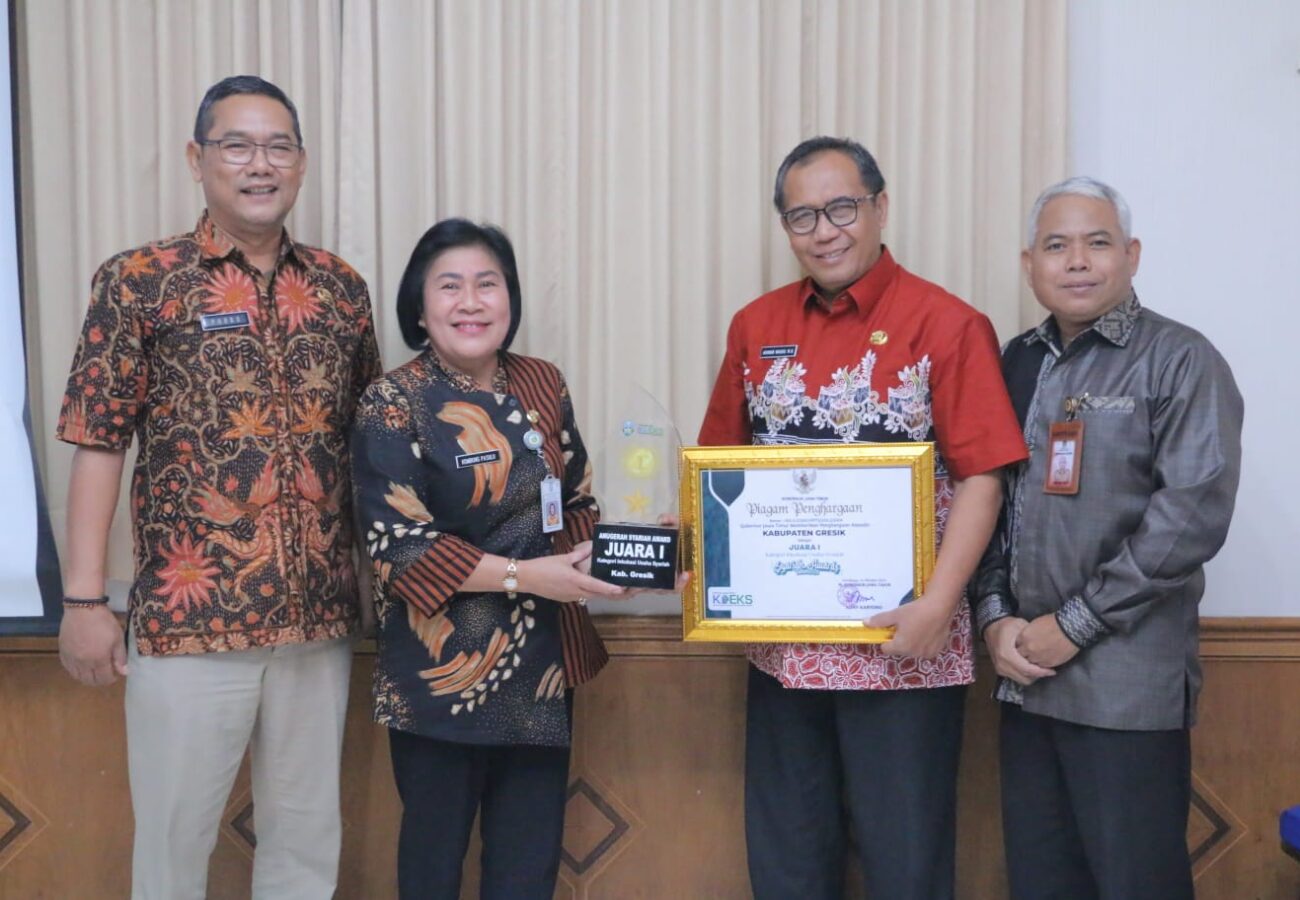 Pemkab Gresik Raih Penghargaan Syariah Award 2024 untuk Kategori Industri Halal dan Inkubasi Usaha Syariah