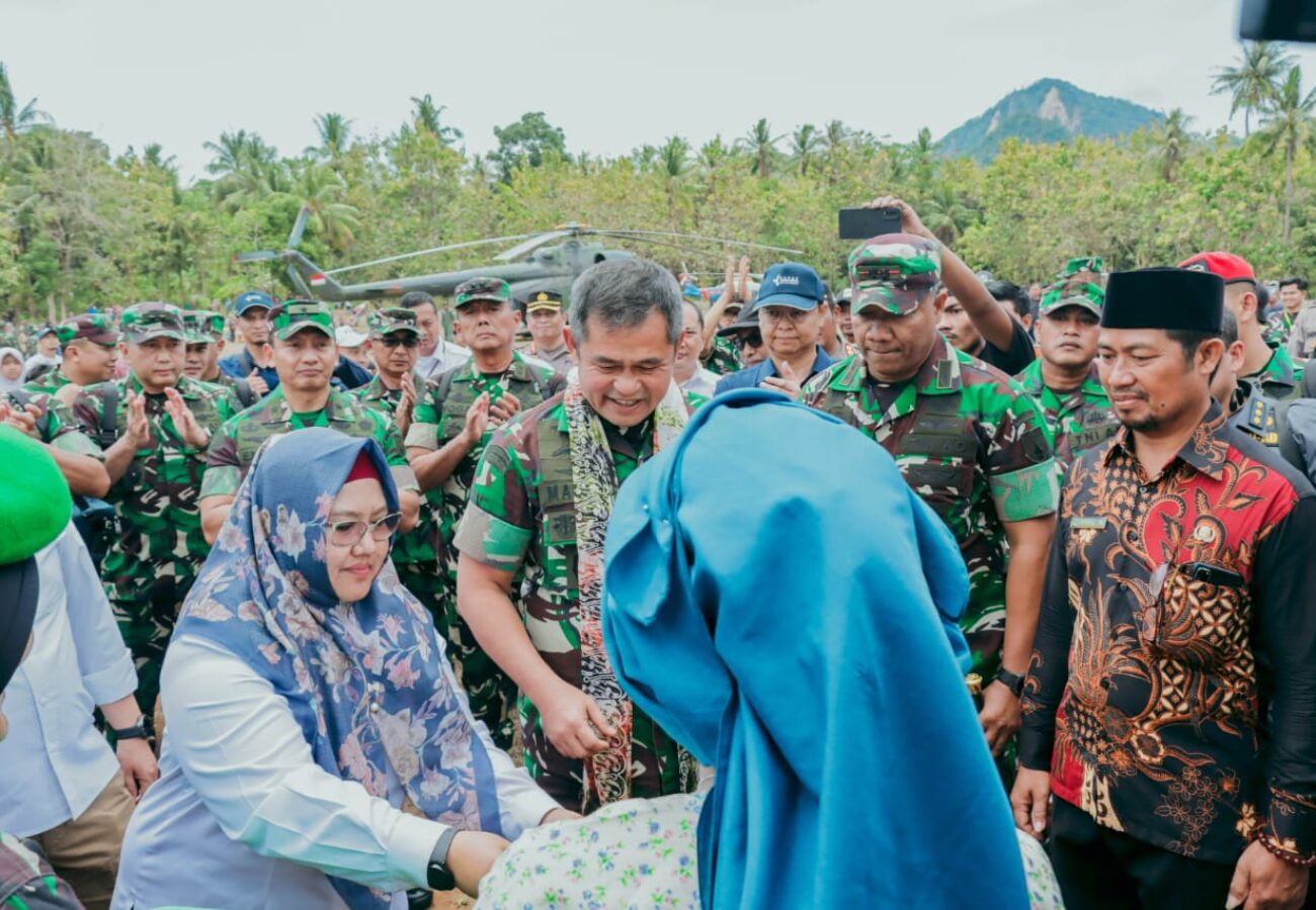 Tingkatkan Produktifitas Pertanian di Bawean, Plt Bupati Gresik Dampingi Kasad Launching Pipanisasi TNI AD Manunggal Air