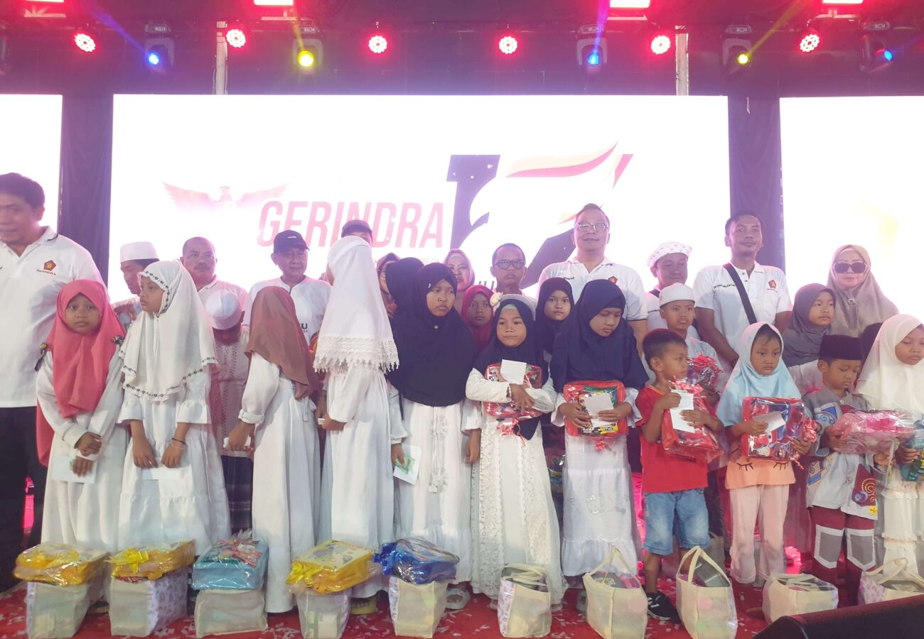 Meriah, Puluhan Ribu Orang di Gresik Ikuti Jalan Sehat HUT Gerindra ke-17