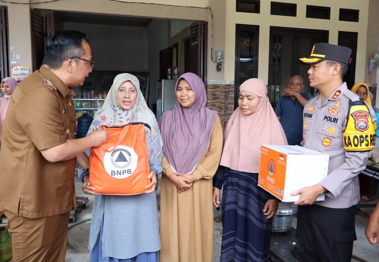Wakil Bupati Asluchul Alif dan Kapolres Gresik Tinjau Lokasi Banjir, Temui Warga Terdampak dan Salurkan Bantuan