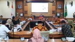 Bupati Yani Suarakan Kembali Subsidi Pupuk Perikanan dalam Kunjungan Anggota DPR RI di Gresik