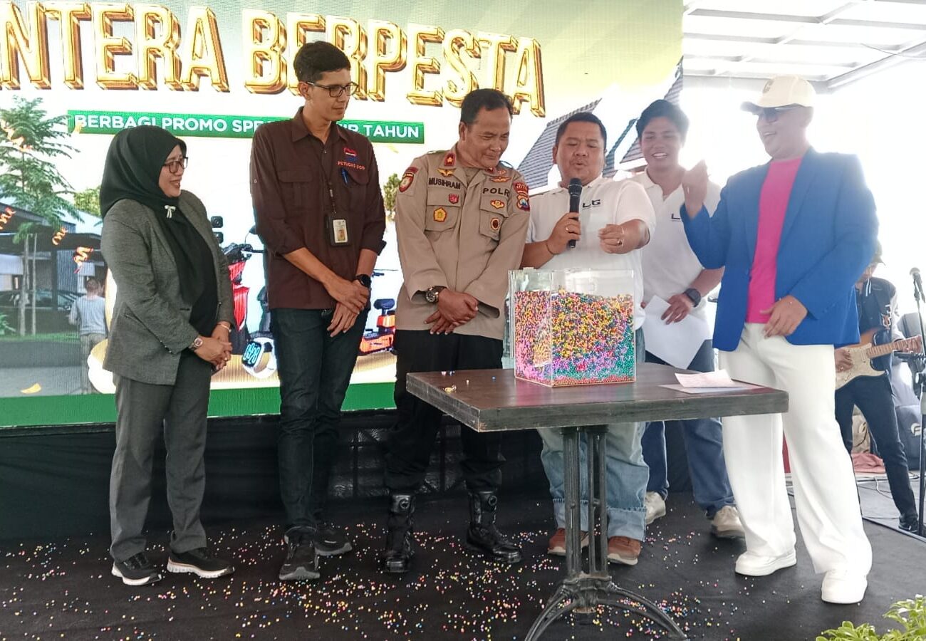Pesta Akhir Tahun, Lentera Group Bagi Bagi Hadiah Motor hingga Logam Mulia