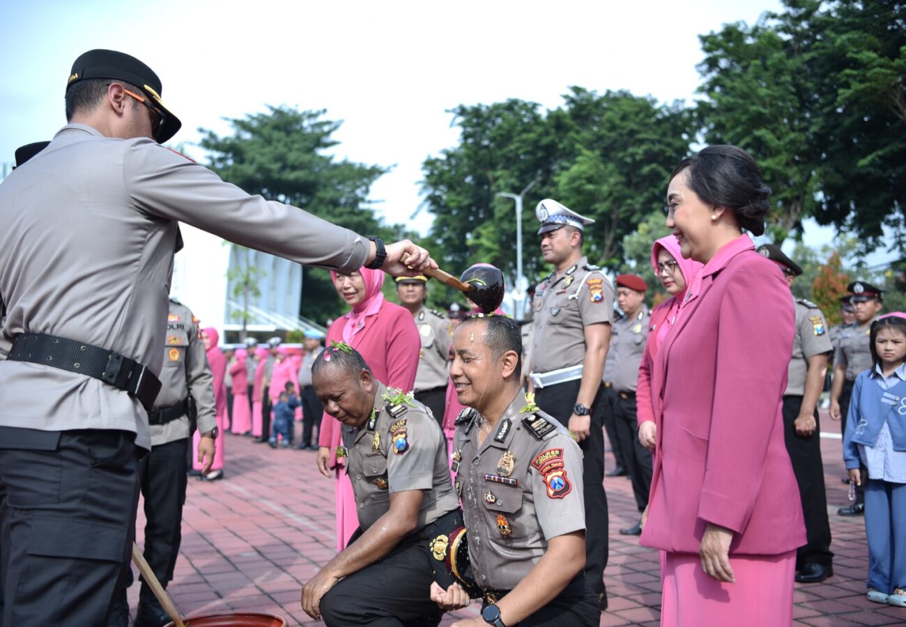 Jelang Pergantian Tahun 2026, Kapolres Gresik Pimpin Kenaikan Pangkat 96 Personel Polri dan 5 ASN