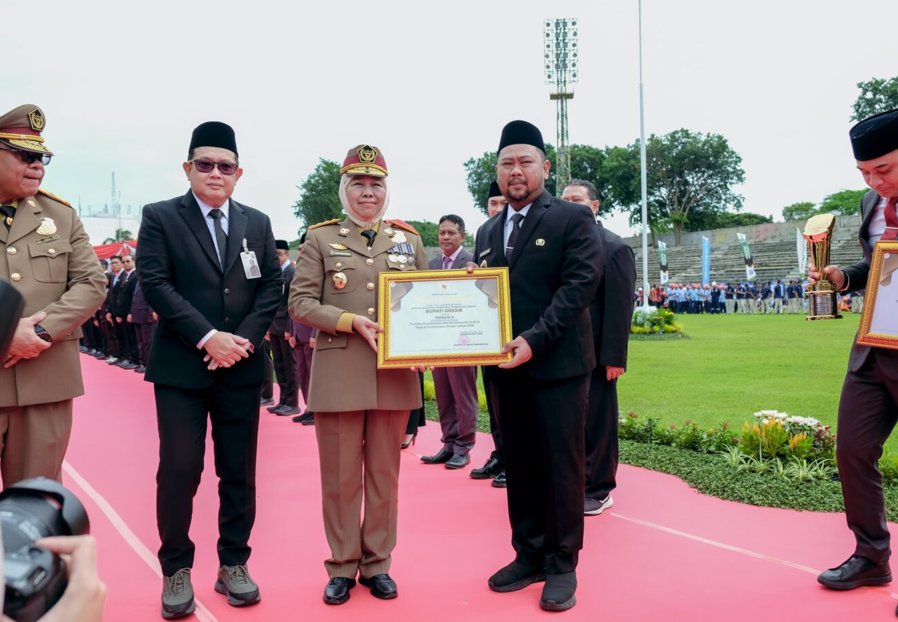 Bupati Gresik Raih Penghargaan Terbaik II Pembina K3 Tingkat Provinsi Jatim