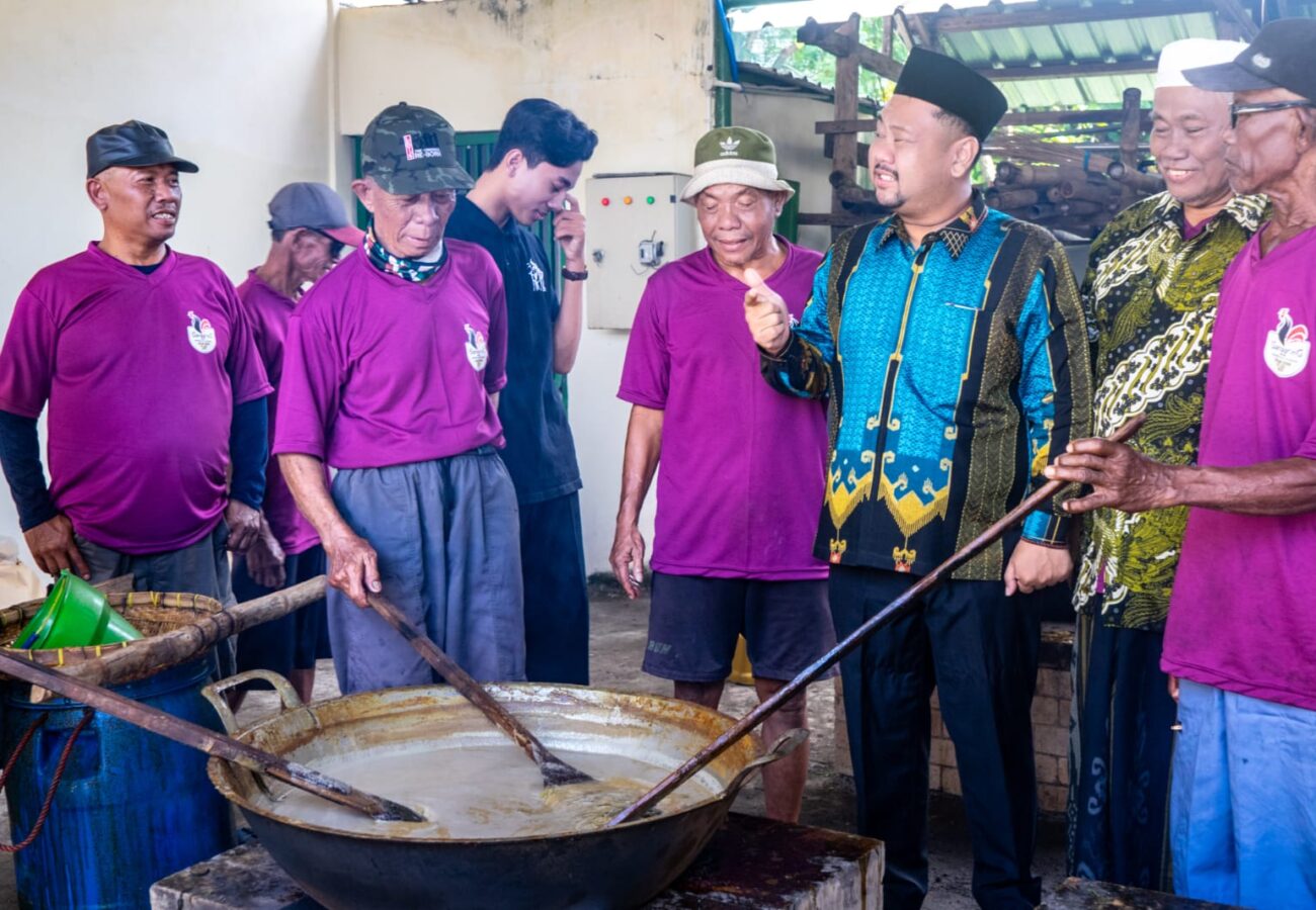 Saksikan Langsung Prosesi Masak Kolak Ayam (Sanggring), Bupati Yani Sebut Identitas Sosial dan Religi Masyarakat Gresik