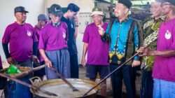 Saksikan Langsung Prosesi Masak Kolak Ayam (Sanggring), Bupati Yani Sebut Identitas Sosial dan Religi Masyarakat Gresik