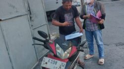Bukannya Memadu Kasih, Pasangan Muda Mudi di Gresik ini Malah Terekam CCTV Curi Motor